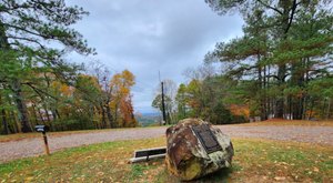 This Little-Known Scenic Spot In Mississippi That Comes Alive With Color Come Fall