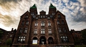 The Sinister Story Behind This Popular Buffalo Hotel Will Give You Chills