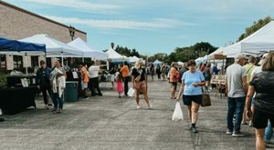 More Than A Flea Market, 3 French Hens Market In Illinois Also Has Food Trucks, Fresh Produce, Flowers, And More