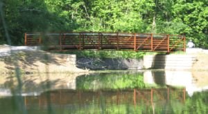 The One Hikeable Lake In Louisville That’s Simply Breathtaking