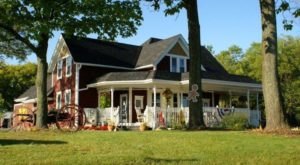 There’s A Bakery On This Beautiful Farm Near Milwaukee And You Have To Visit