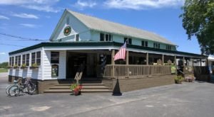 This One-Of-A-Kind Peach Farm In Delaware Serves Up Fresh Homemade Pie To Die For