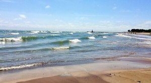 The One Pristine Inland Beach In Illinois That Will Make You Swear You’re On The Coast