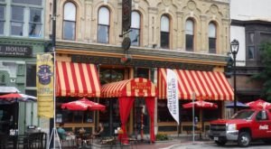 The Historic Saloon In Milwaukee That Serves Up The Best Burgers Ever