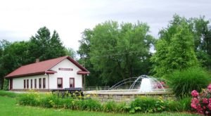 The Town Near Kansas City That’s Absolute Heaven If You Love Antiquing