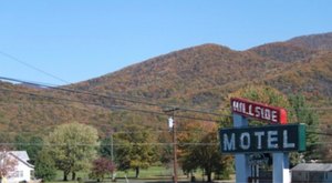 This Little-Known Scenic Spot In Virginia That Comes Alive With Color Come Fall