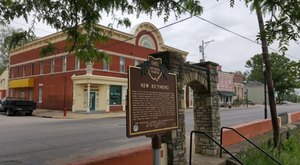 The Charming Small Town in Ohio That’s Perfect For A Fall Day Trip