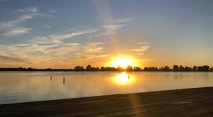 The Small Town Lake In North Dakota That’s An Idyllic Summer Day Trip