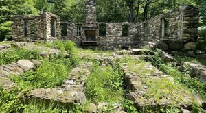 The 3.1-Mile Spiderweed Preserve Trail Might Just Be The Most Enchanting Hike In Connecticut