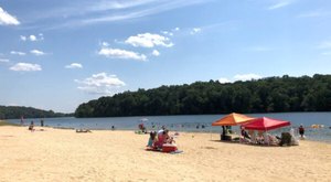 The One Pristine Inland Beach In Alabama That Will Make You Swear You’re On The Coast