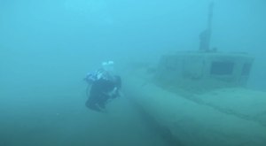 The Incredible Lake Experience In Illinois Where You’ll See Sunken Planes, Ships, And Busses