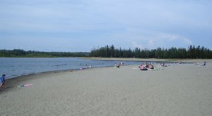 The One Pristine Inland Beach In Alaska That Will Make You Swear You’re On The Coast