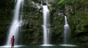 The Small Town Waterfall In Hawaii That’s An Idyllic Summer Day Trip