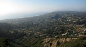 There’s A Mountain Right Next To A Beach In Southern California, Making For A Fun-Filled Family Outing